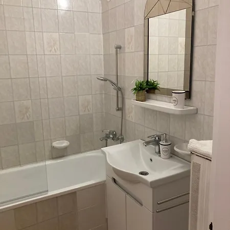 Belvarosi Classic Apartman 85 Square Meters Szombathely Exterior photo